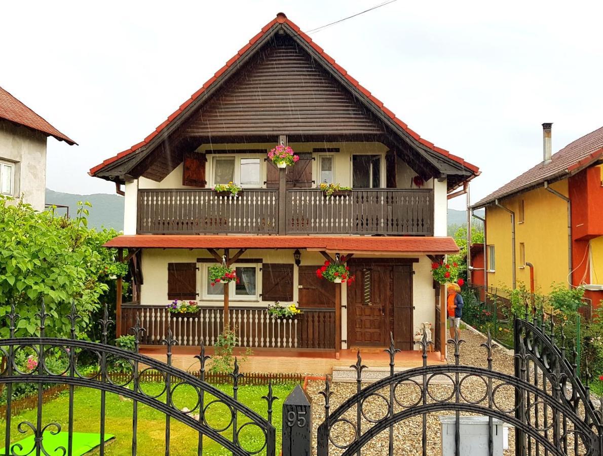 فندق Casa Ursului Bujoreni المظهر الخارجي الصورة